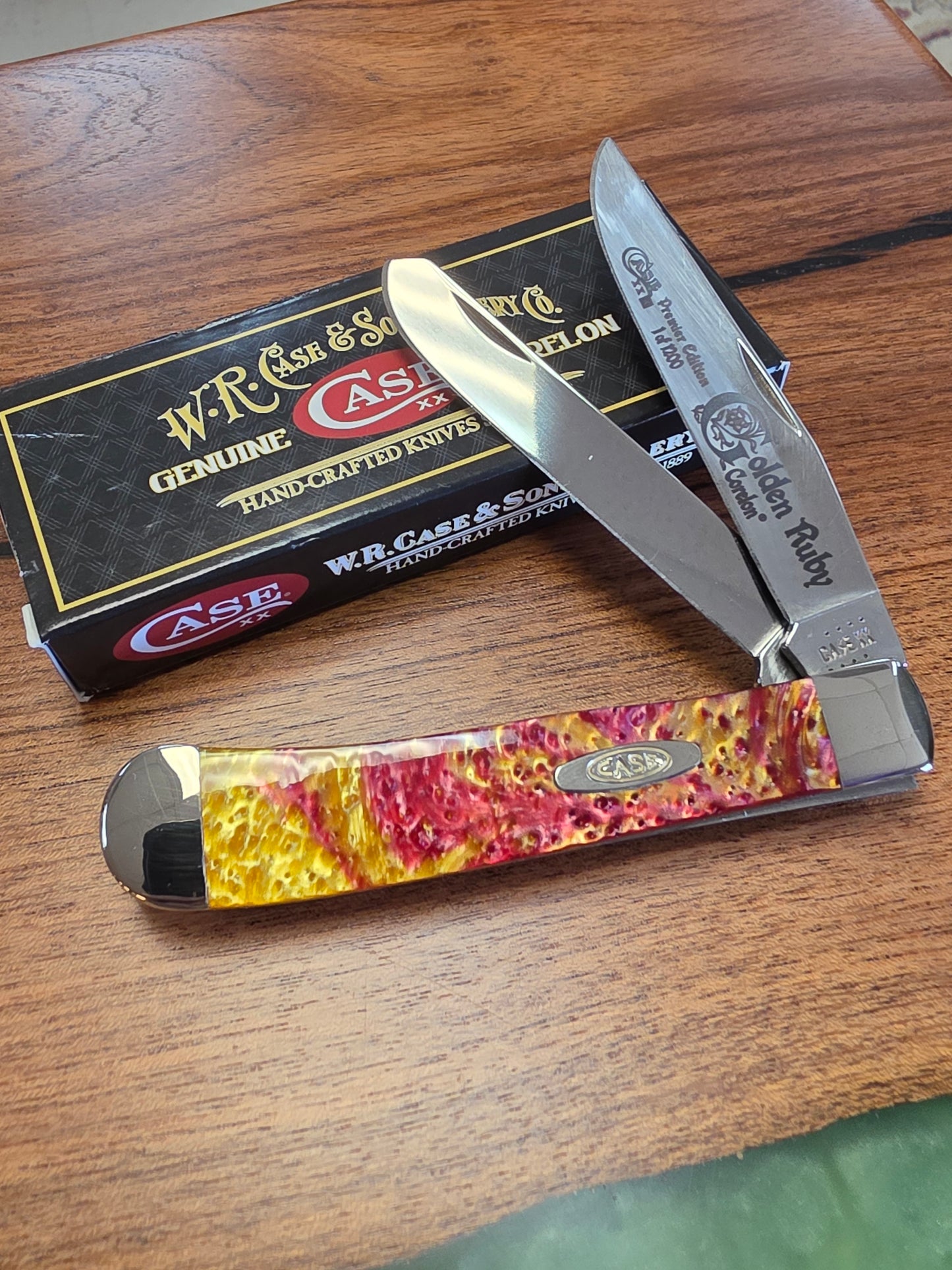 Case XX™ Genuine Golden Ruby Corelon Trapper 1/1200 Stainless Pocket Knife 9254GR