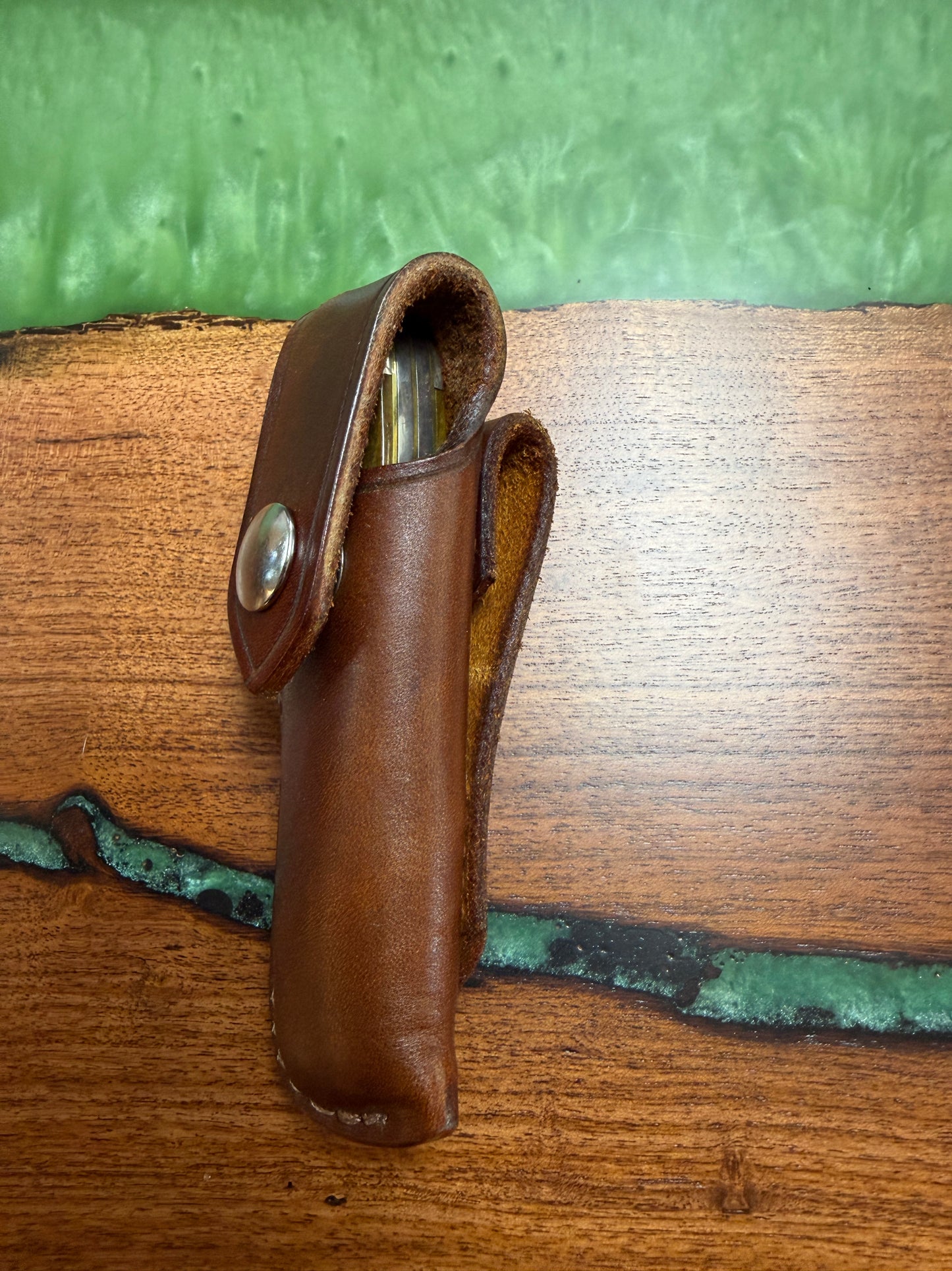 #20 Handmade Vertical Leather Sheath with Snap Closure - Fits Trapper