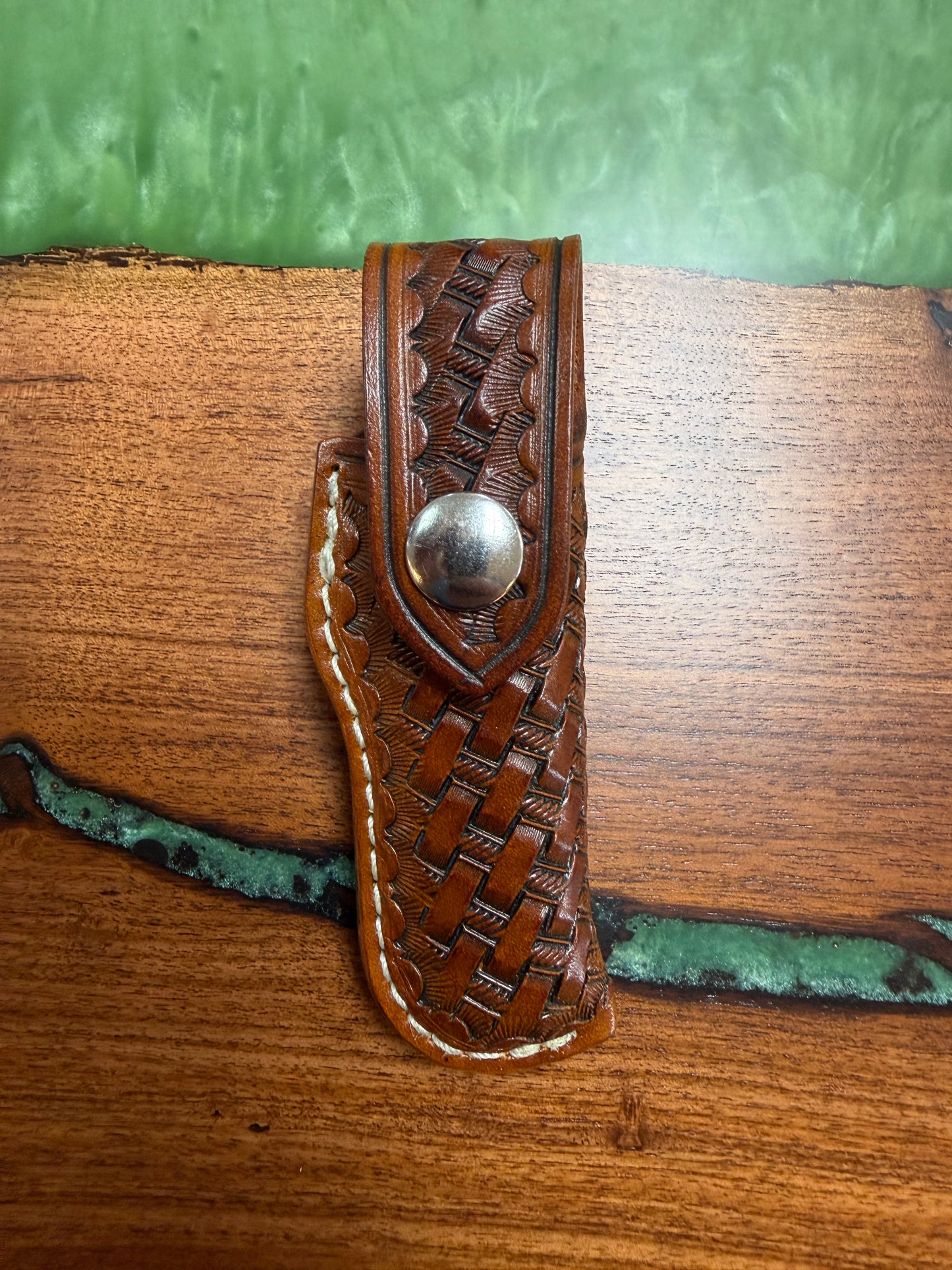 #20 Handmade Vertical Leather Sheath with Snap Closure - Fits Trapper