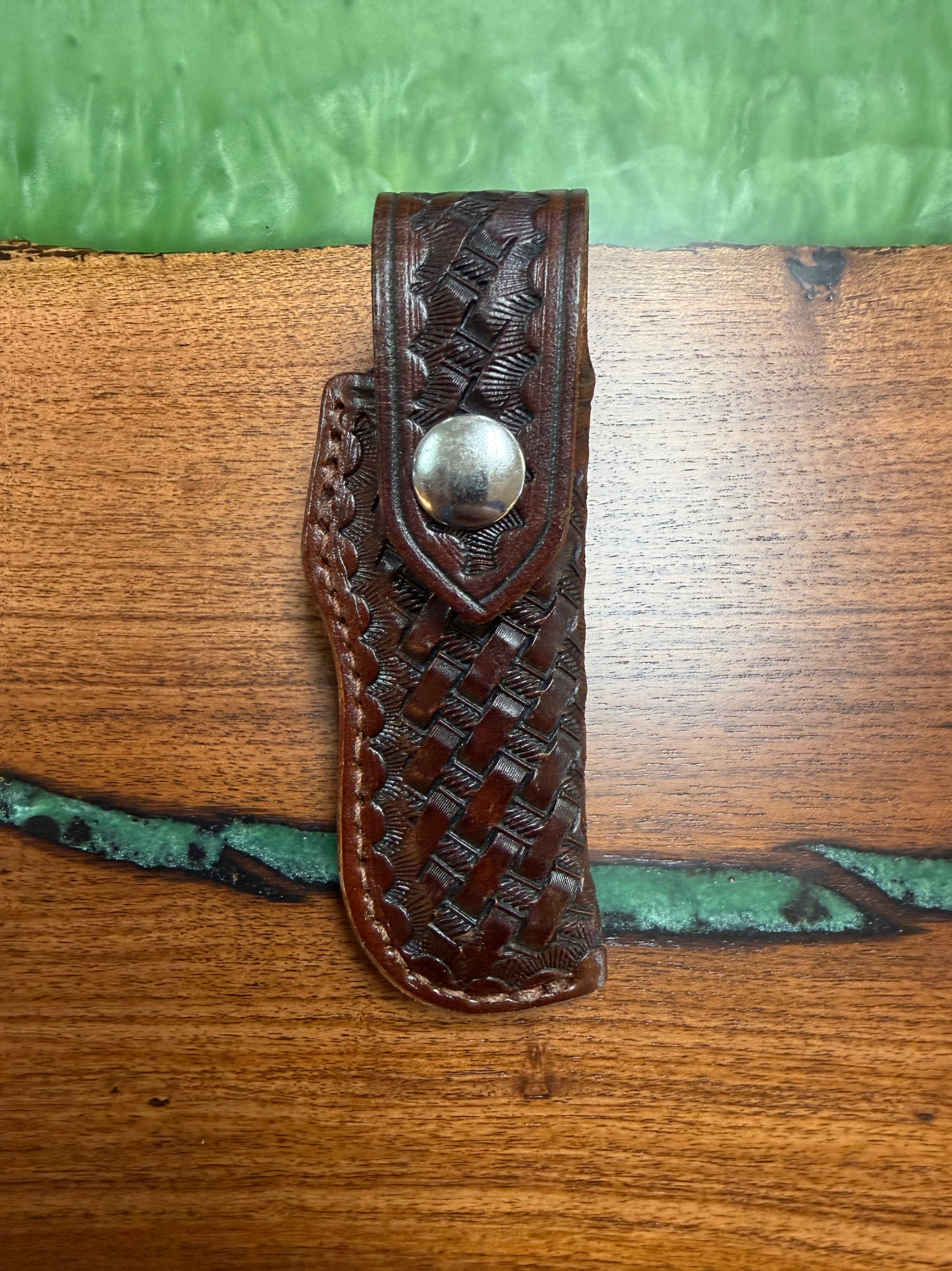 #20 Handmade Vertical Leather Sheath with Snap Closure - Fits Trapper